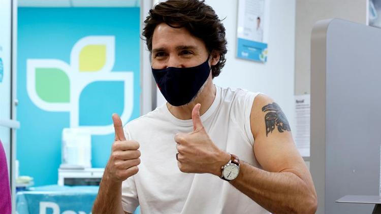 Kanada Başbakanı Justin Trudeau tartışmalı AstraZeneca aşısını yaptırdı