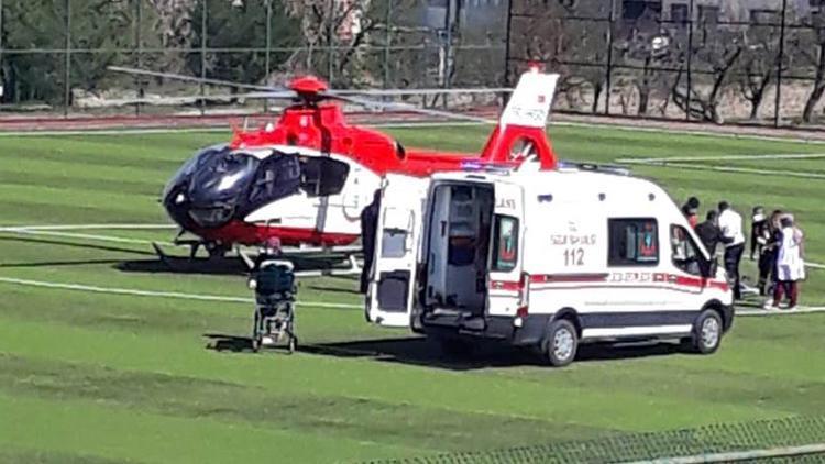 Malatyada kalp krizi geçiren hasta, stada inen ambulans helikopterle hastaneye taşındı
