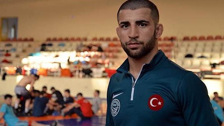 Murat Fırat, Avrupa Güreş Şampiyonasında bronz madalya kazandı