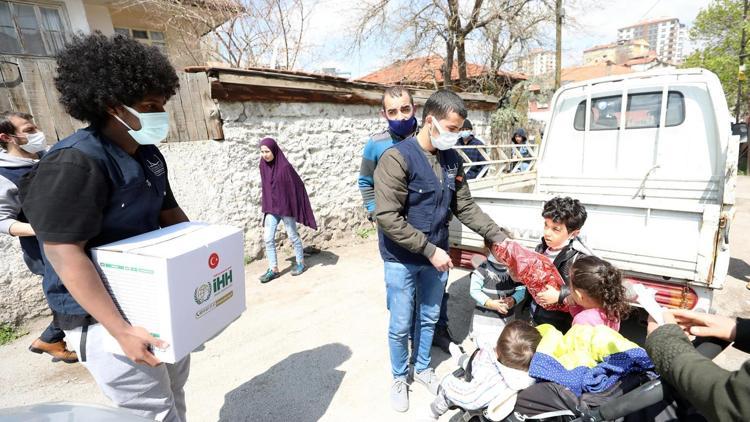 Öğrencilerden çocuklara yardım