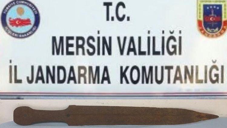 Mersinde tarihi eser kaçakçılığı operasyonunda kılıç ele geçirildi