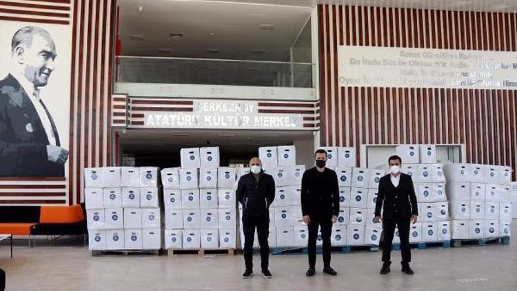 Tekirdağda iş insanı Çebiden belediyelere 6 bin koli erzak desteği