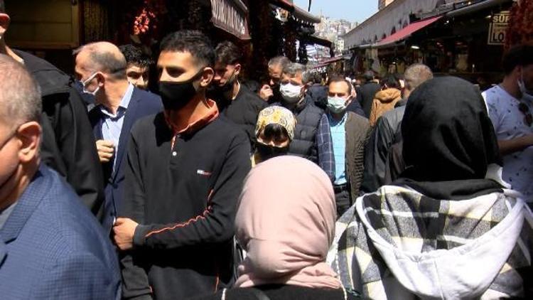 Eminönünde tam kapanmaya saatler kala yoğunluk