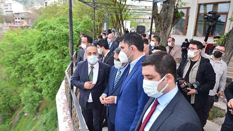 Çevre ve Şehircilik Bakanı Kurum, Tuncelide cemevini ziyaret etti