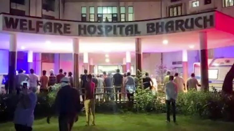 Hindistanda hastanede çıkan yangında 18 Kovid-19 hastası hayatını kaybetti