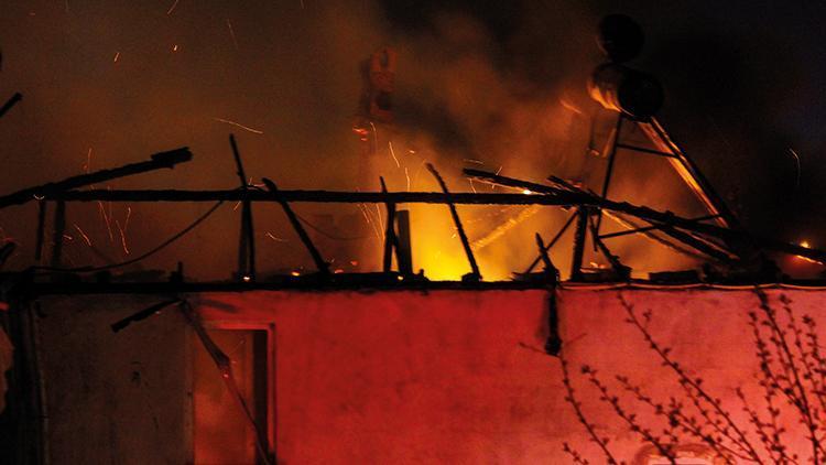 Samsunda yangın paniği Mahalle sokağa döküldü