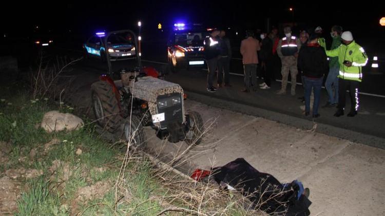 Sivasta traktör devrildi: 2 ölü
