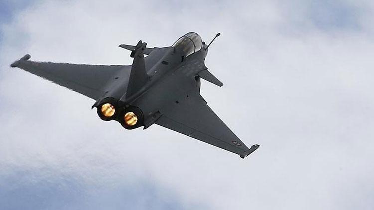 Mısır Fransadan 30 Rafale savaş uçağı almak için sözleşme imzaladı