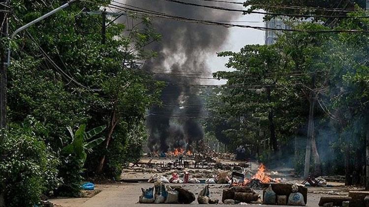 Myanmarın Chin eyaletinde darbe karşıtı silahlı grup, ordu ile çatıştı: 8 ölü