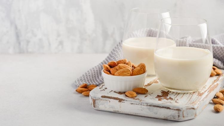 Badem sütü nasıl yapılır? Evde kolay badem sütü yapmanın püf noktaları