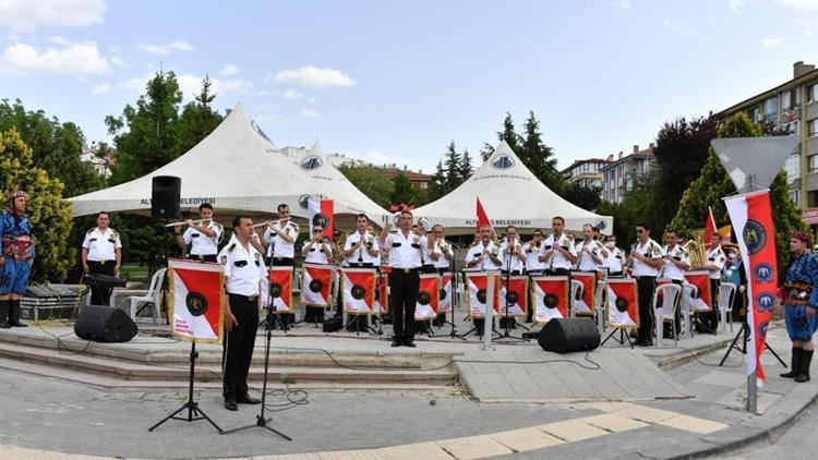 Polis bandosu operasyona değil konsere çıkıyor