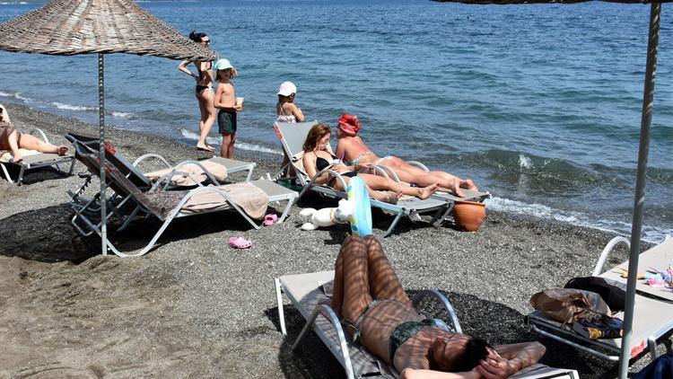 Marmariste turistler denizin tadını çıkardı