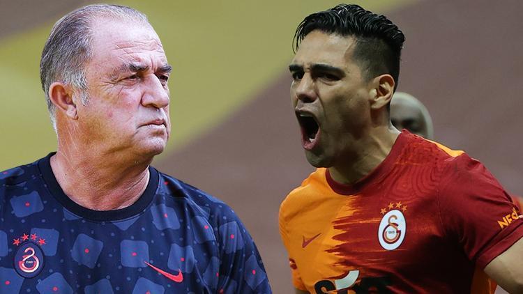 Galatasarayda Fatih Terim ustalara sarıldı