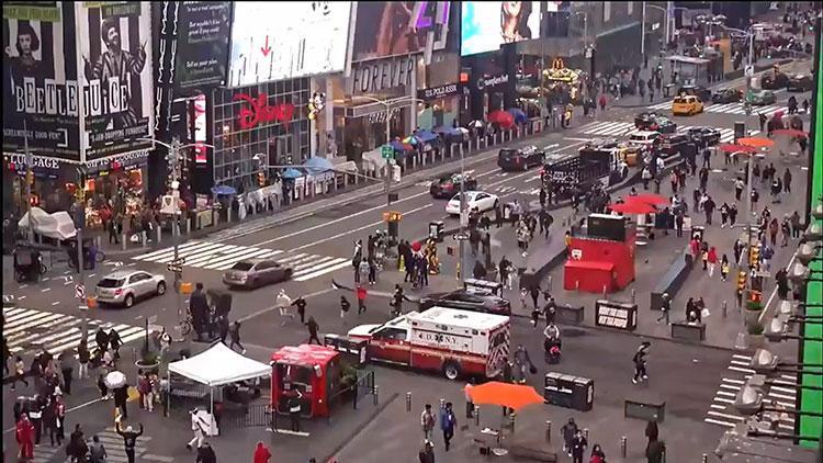 New Yorkun göbeğinde ortalık karıştı Yaralılar var