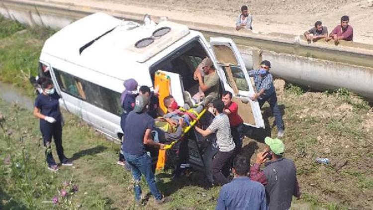 Tarım işçilerini taşıyan minibüs şarampole düştü: 2si ağır 7 yaralı