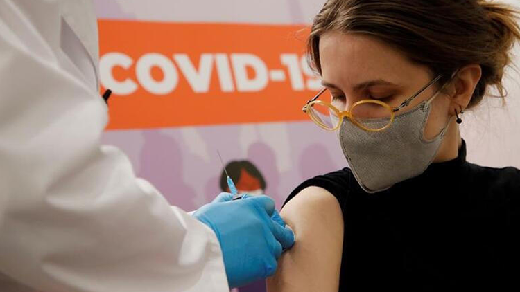 İtalyayı karıştıran hata: Yanlışlıkla 6 doz Kovid-19 aşısı oldu