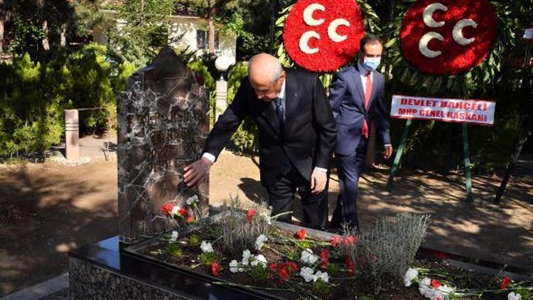 MHP Genel Başkanı Bahçeli, Türkeşin mezarını ziyaret etti