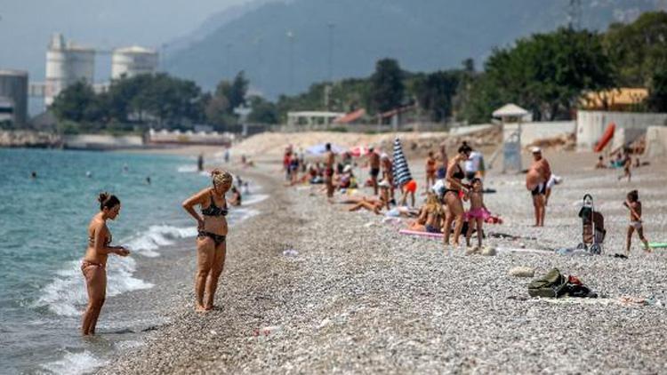 Bayramın ilk gününde turistler sahillere akın etti