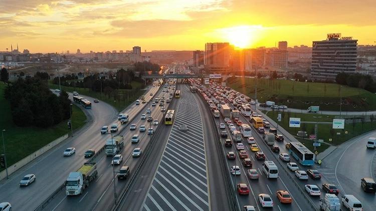 İstanbulda trafikte 10 kara nokta Sürücülere uyarılar geldi