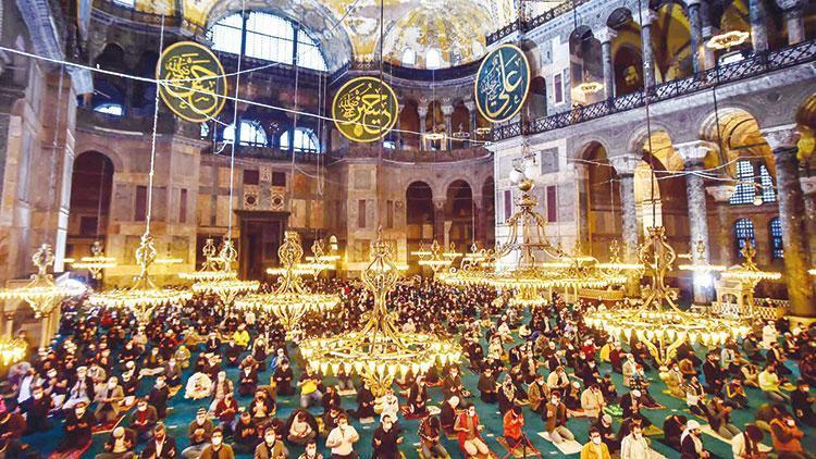 Ayasofya’da 87 yıl sonra  ilk bayram namazı