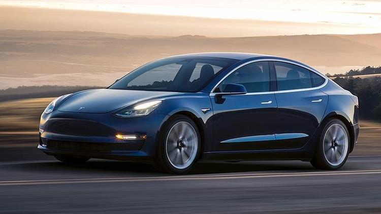 Tesla hissesinde sert düşüş Elektrikli otomobil 2 polisi ezdi