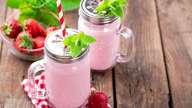 Çilekli smoothie nasıl yapılır? Çilekli smoothie tarifi