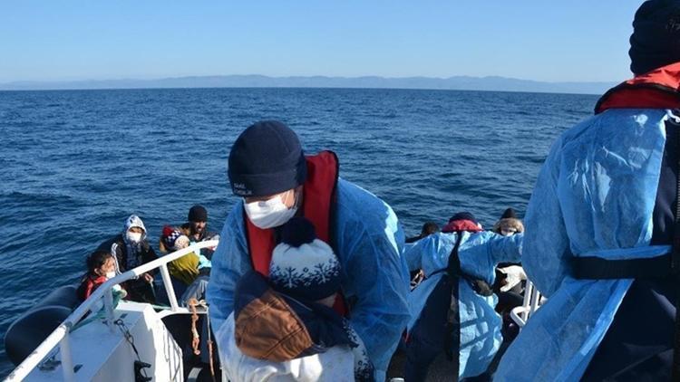 Yunanistan tarafından Türk kara sularına itilen 40 sığınmacı kurtarıldı
