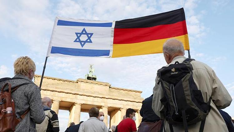 Alman politikacılardan İsrail’e destek mitingi