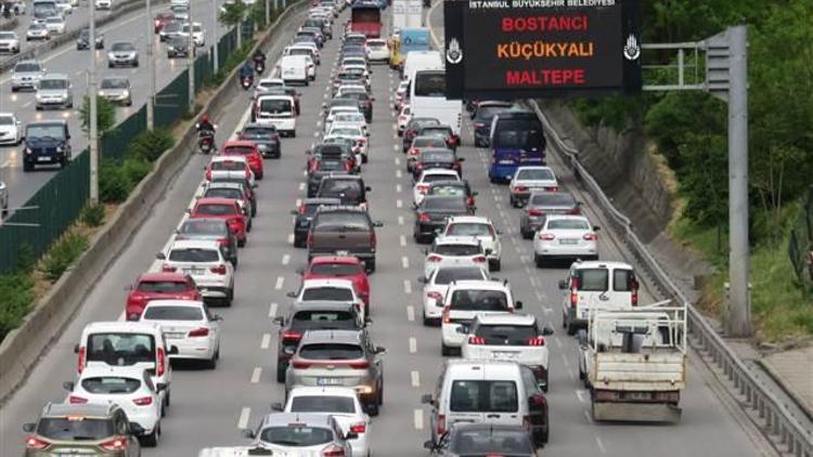 İstanbulda kısıtlama öncesi trafik yoğunluğu