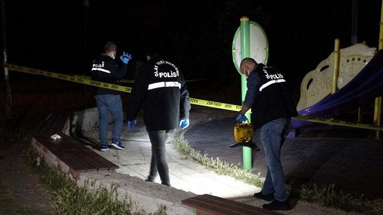 İzmirde bıçaklı kavga Bir kişi hayatını kaybetti