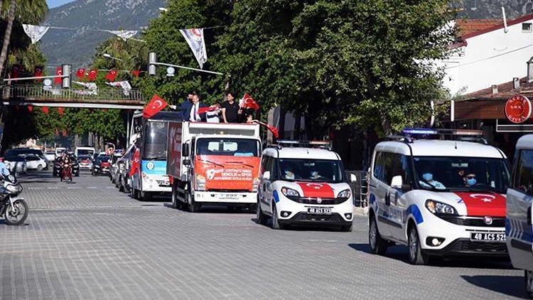 Fethiyede belediye başkanından Türk bayrağı dağıtma açıklaması