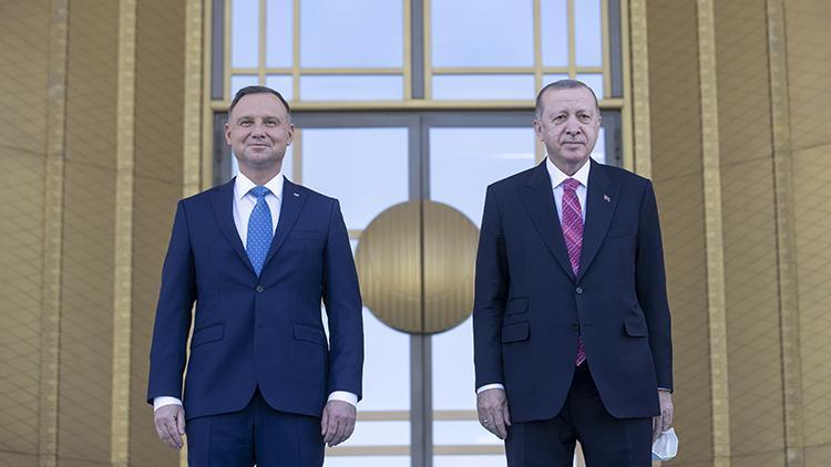 Polonya Cumhurbaşkanı Ankarada... Beştepede Erdoğan karşıladı