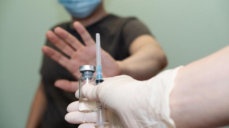 Neden aşı olmak istemiyorlar: Aşı kararsızları anlattı, uzmanlar tek tek yanıtladı