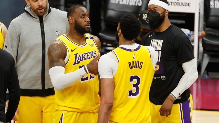 NBAde Gecenin Sonuçları: Son şampiyon Lakers, Sunsı devirdi ve seriyi 1-1e getirdi