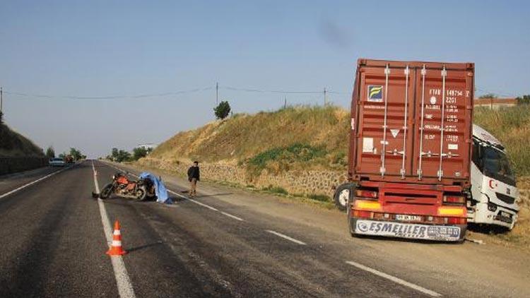 TIRın çarptığı motosiklet sürücüsü hayatını kaybetti