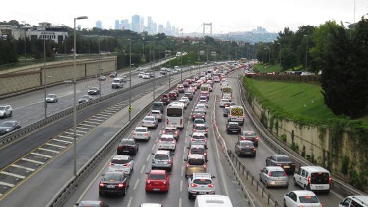 Kısıtlama sonrası 15 Temmuz Şehitler Köprüsünde trafik yoğunluğu