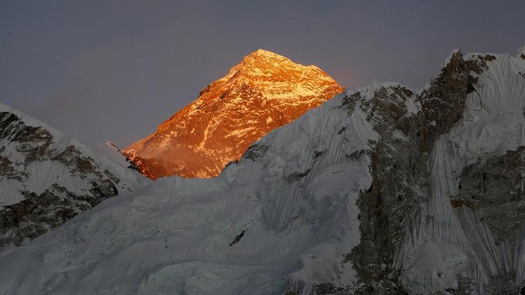 En yaşlı ve en hızlı... Everestte çifte rekor