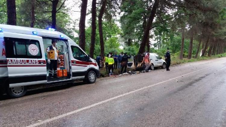 Tokatta hafif ticari araç ile otomobil çarpıştı: 4 yaralı