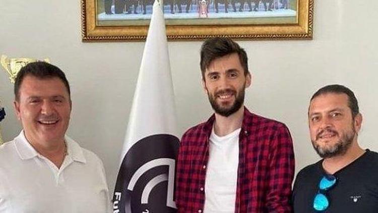 TFF 1. Ligin yeni ekibi Manisa FK transferlere başladı İlk imza Veli Çetin...