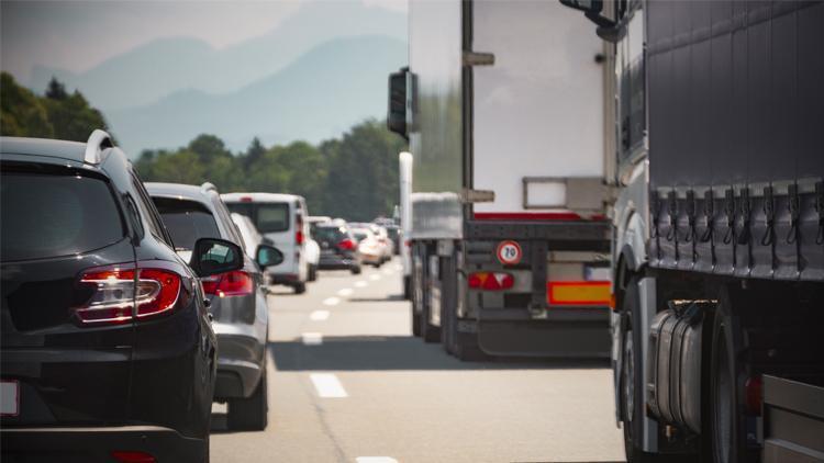 Trafik kazalarının üçte birine araç hızı yol açıyor