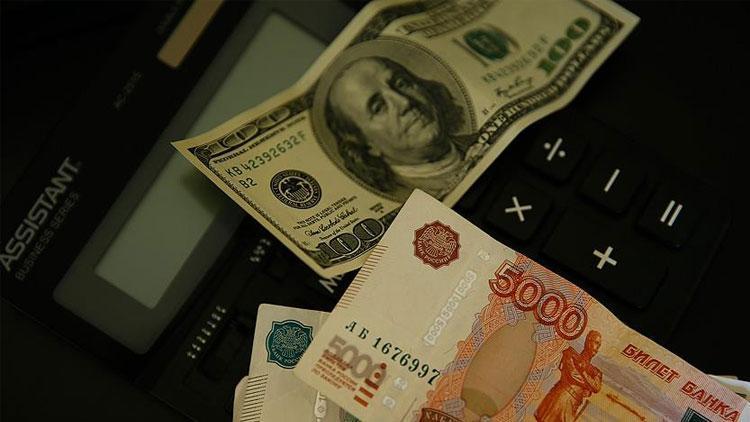 Rusya, ticarette ve rezervlerinde doların payını düşürmeye devam edecek