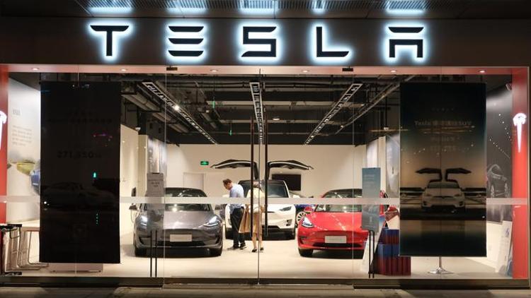 Elon Muska Çinde Tesla şoku