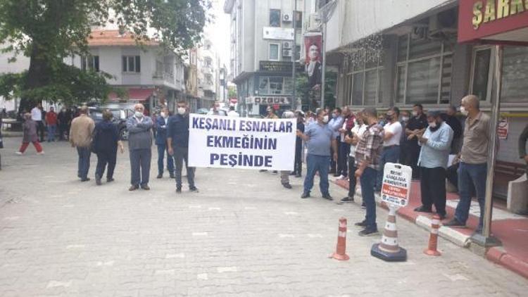 Şarköy halk pazarına alınmayan Keşan esnafından, belediye önünde protesto