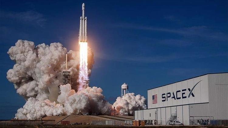 SpaceX, Dragon kargo mekiğini uzaya yolladı