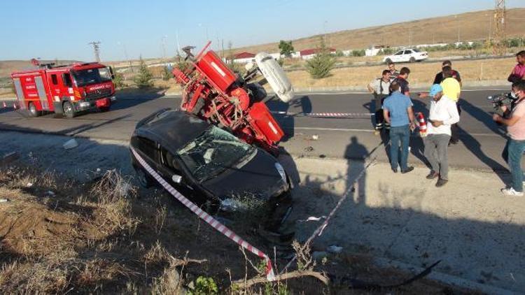 Kilis’te, otomobil ile traktör çarpıştı: 2 yaralı