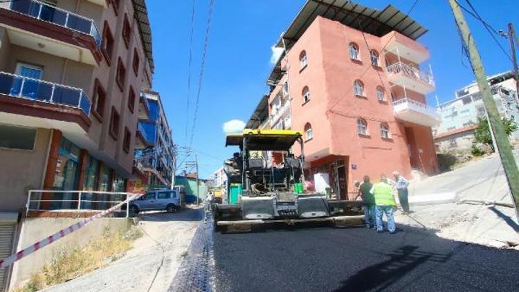 Bayraklının 24 mahallesinde asfaltlama seferberliği sürüyor