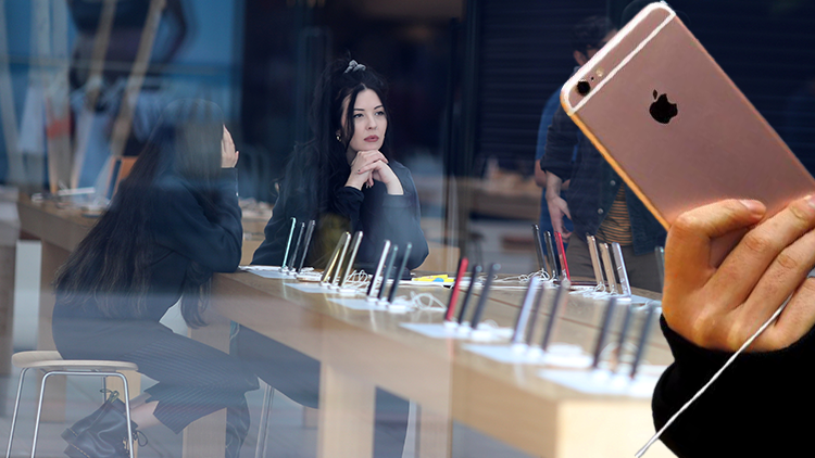 Apple milyonlarca dolar tazminat ödedi... Müstehcen fotoğrafları sızdırılan kadın yıllar sonra şirketle anlaştı