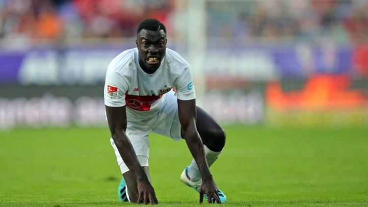 Bundesligada sahte kimlik skandalı Ömer Farukun yeni takımı Stuttgartta forma giyen Silas Wamangituka...