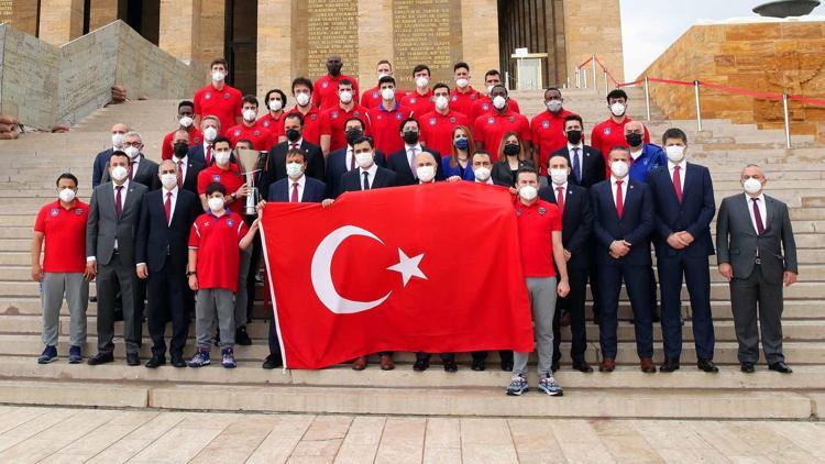 Anadolu Efes, EuroLeague kupasıyla Atanın huzuruna çıktı