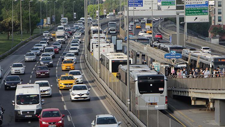 İstanbulda kademeli normalleşmeyle trafikte yoğunluk